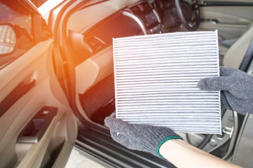 Parujące szyby w aucie? Czas wymienić filtr kabinowy!