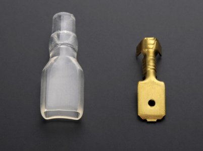 KOŃCÓWKA PŁASKA. A-6,3/2,5MM2 Z OSŁONĄ SILIKONOWĄ