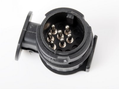 PRZEJŚCIÓWKA ZŁĄCZA-GNIAZDA PODŁĄCZENIA PRZYCZEPY