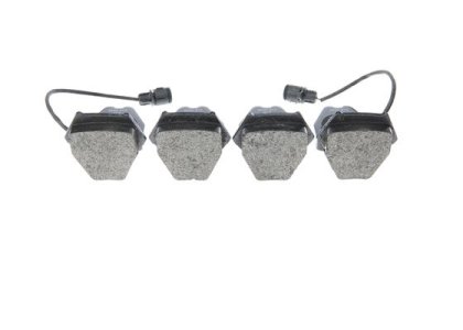 Klocki hamulcowe BOSCH 0986424689 4D0698151K PRZÓD