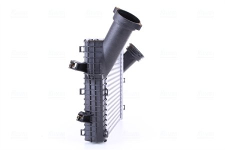 Intercooler NISSENS 96688 