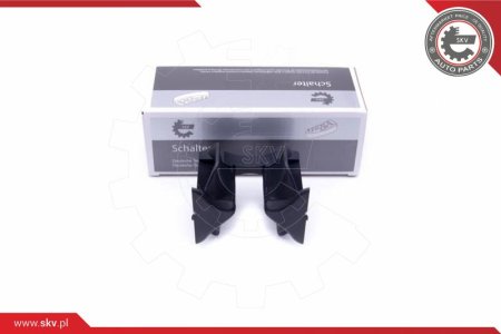 UCHWYT DO NAPOJÓW CZARNY MERCEDES-BENZ C-CLASS