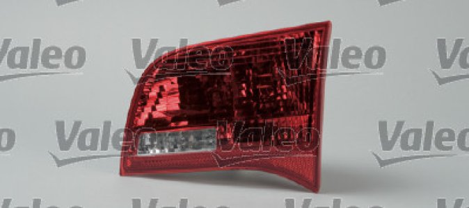 LAMPA TYLNA ZESPOLONA AUDI