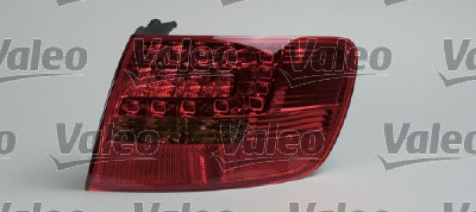 LAMPA TYLNA ZESPOLONA VALEO 043329 4F9945095B AUDI