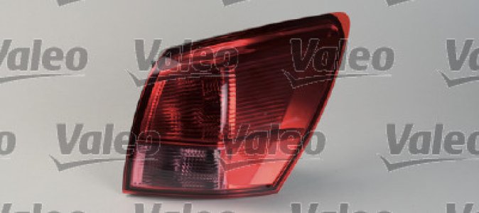 LAMPA TYLNA ZESPOLONA NISSAN