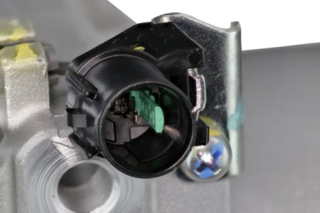 Kompresor klimatyzacji VALEO 815024 MN123627 MITSUBISHI