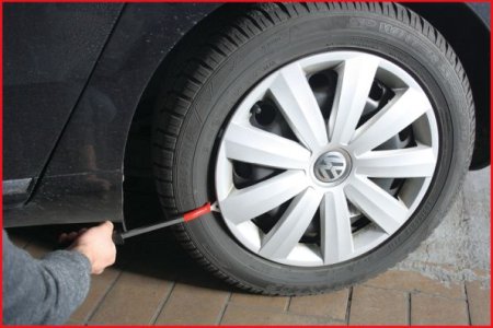 ŁYŻKA DO KOŁPAKÓW Z OCHRONNĄ IZOLACJĄ