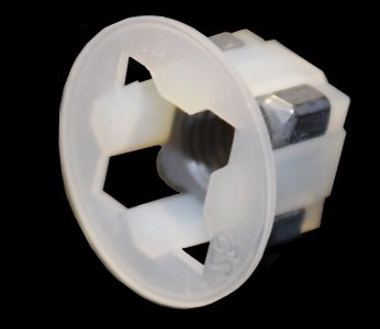 GNIAZDO OSŁON POD SILNIKIEM CITROEN PEUGEOT