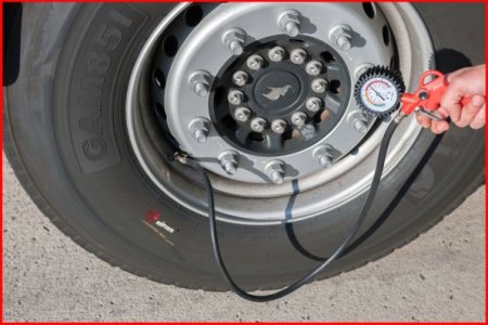 PNEUMATYCZNE URZADZENIE DO POMIARU