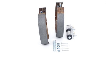 Szczęki hamulcowe + cylinderki BOSCH 0204114686 