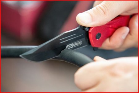 SKŁADANY NÓŻ Z BLOKADĄ