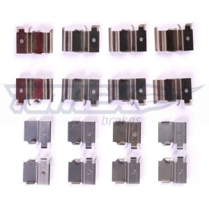 ZEST. MONT. KLOCKÓW HAMULC. MITSUBISHI CANTER 01- PRZÓD