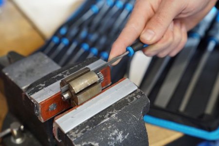 ZESTAW PILNIKÓW ZE SZCZOTKĄ DO PILNIKÓW, 19-SZT.