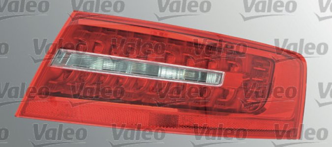 LAMPA TYLNA ZESPOLONA AUDI